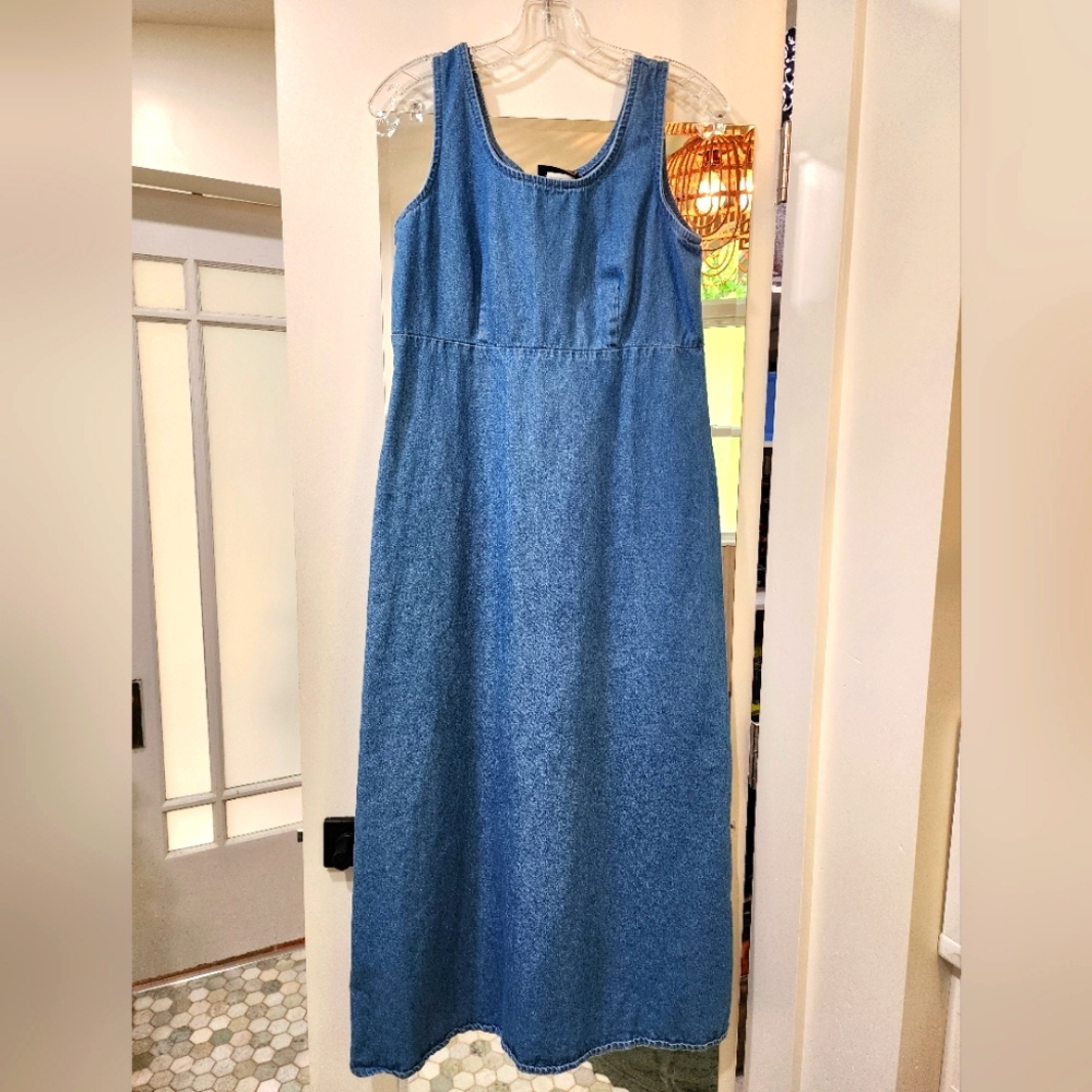 Vintage Slip on Blue Jean midi Dress size 10P by Vintage Blues. Made in the USA